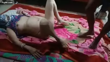 Desi Bengali village couple fucking