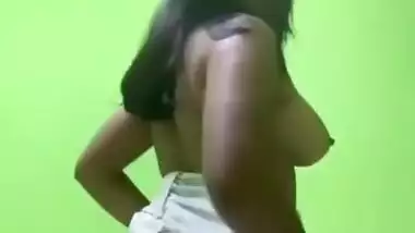 Sexy Desi Girl Shows her Boobs and Pussy