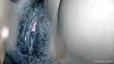 Desi wife’s wet pussy fingering by husband