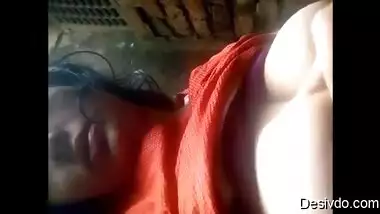 Desi Cute Girl Nude in Bathroom make video for bf