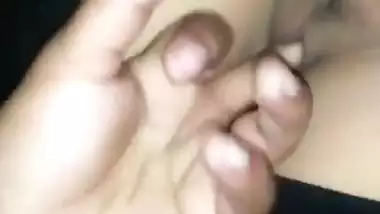 Hot Bangladesh sex video of a Muslim girl getting fingered