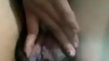 Indian gets naked and exposes her sex charms in a XXX camera show
