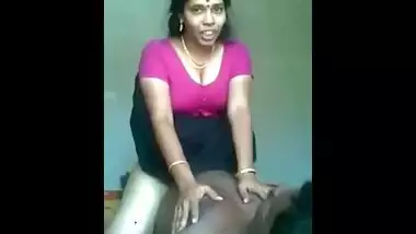 Mallu aunty’s romance with her servant