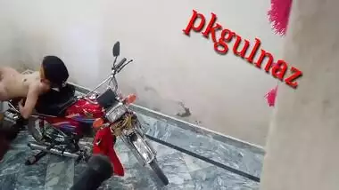 Desi Stepister Ki Bike Par Chudai