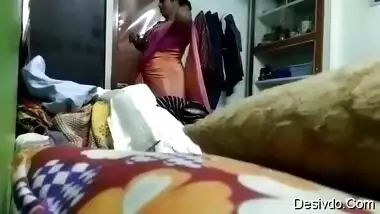 Desi tamil mom chenging n saree wearing record by secretly