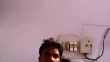 Woman invites Indian viewers to watch a XXX show with her sex partner