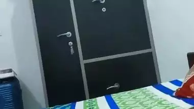 18 yr old Delhi slut gives an escort experience in Hindi bf