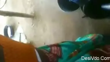 Desi bhabhi kie white bra