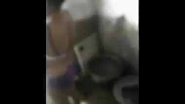 Secret video of desi sexy neighbor’s mom bathing