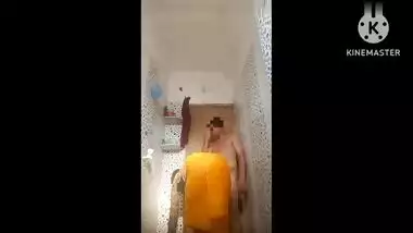 Desi mature sex couple viral naked bath