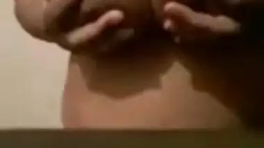 Huge boobs mallu aunty shows again 