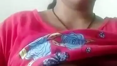 Desi girl pressed her nipple