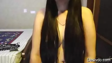 Sexy Indian girl showing her hot tite boobs