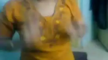 South Indian Bhabhi’s Hairy Pussy