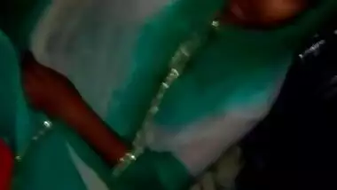 Desi teen boobs exposed n pressed