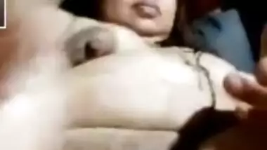 Mature aunty showing her pussy hole