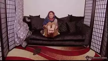 Hijabi Bhabhi Likes To Foot Tease With Sahara Knite