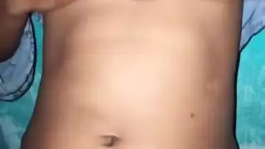 Rani Xxx Hot Video Apne Pyaas Ko Bujhane Ke Liye Apna Boobs Dabana Pda Hot Video