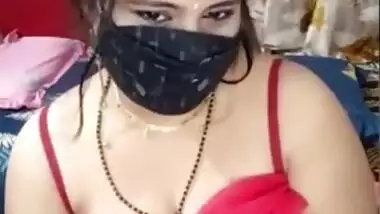 Sexy busty bhabhi teases with her XXX curves for Desi webcam show