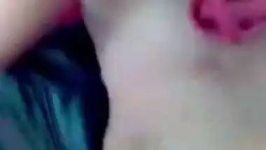 Hindi sex video of a college hotty having outdoor pleasure in boyfriends car