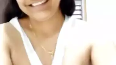 Lovely Indian XXX girl showing her amazing boobs MMS video
