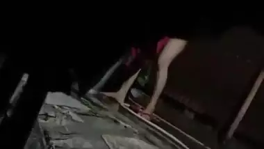 Desi village bhabi sexy pee