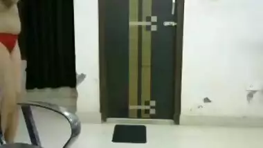 Bestfriend let her friend suck his beautiful gf pussy.