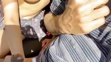 Desi Bhabhi - Desi Hot Geast Ko Rashte Me Car Me Hi Chod Diya Hindi Sex