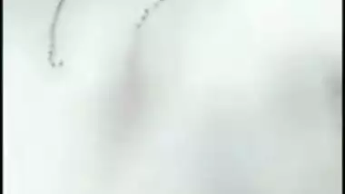 Hawt Bhabhi boob show MMS video