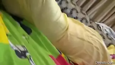 Homely Young Aunty Hot Show In Leggings