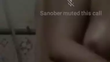 Paki Girl Showing Her Boobs on VC