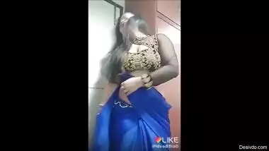 Hot bhabhi cleavage navel dance