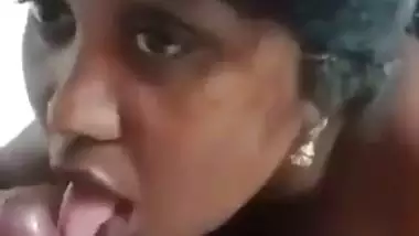 Milf licks honey from a dick in Tamil aunty sex MMS