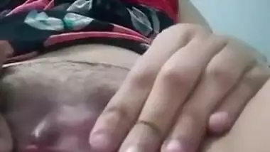 Friend hot gf show her sexy pussy