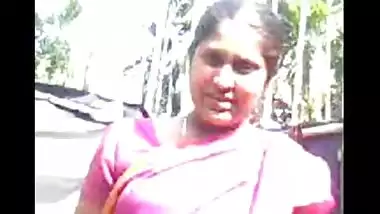 Aunty Cleaning Pussy