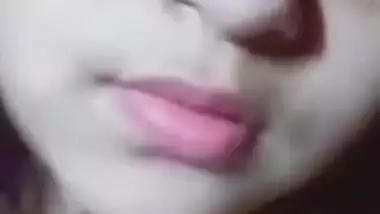 Desi college girl masturbating hard