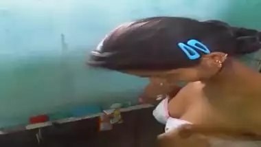 Indian Babe Selfie In Shower – Movies