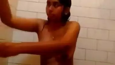 Sexy Desi Girl bathing