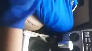 Inside car Bhabi ki chut m ungli ki or boobs dbaye and handjob too -2