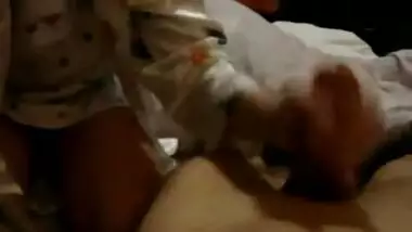 Indian Pune girlfriend gives hand job to her BF