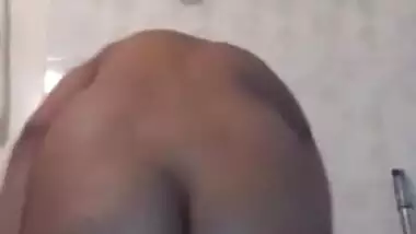 Sexy desi girl Vinny want show her sexy Ass & Pussy