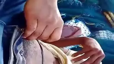 Young Desi woman didn't know XXX oral sex was included in rest on beach