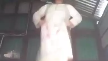 Horny Boudi Shows Her Boobs And Fingering