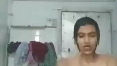 Desi girl hot bath 