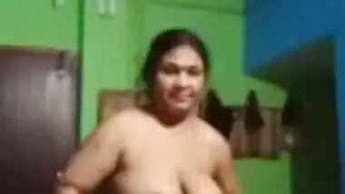 Mature Desi XXX bitch showing her fat nude body on cam