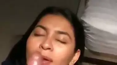 Cock hungry Mumbai babe sucks a dick and licks cum