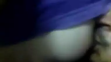 Padoshi bhabhi sexy boobs sucking selfie mms