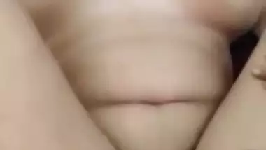 MMS clip of sexy Desi girlfriend spreading legs to take XXX cock