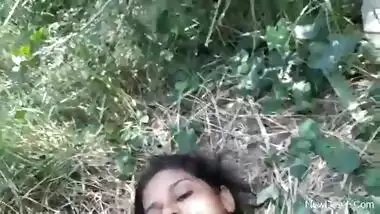 Punjabi village girl ki gaon ke khet mai bur chudai