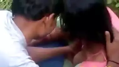 Indian guy kisses XXX tits of GF during outdoor chudai not noticing cam